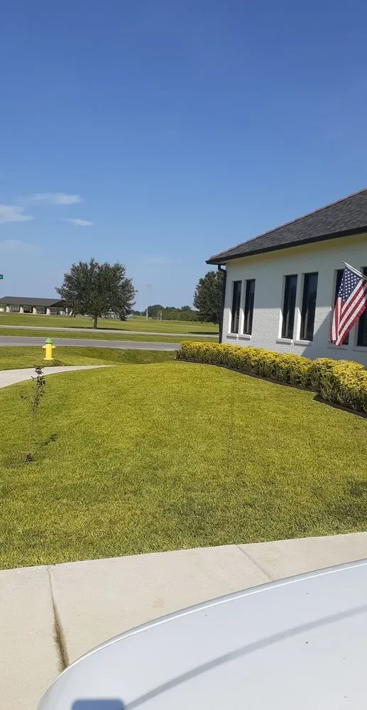 Professional residential landscaping experts serving Lafayette, LA - Green Grace Lawn Care and Landscaping