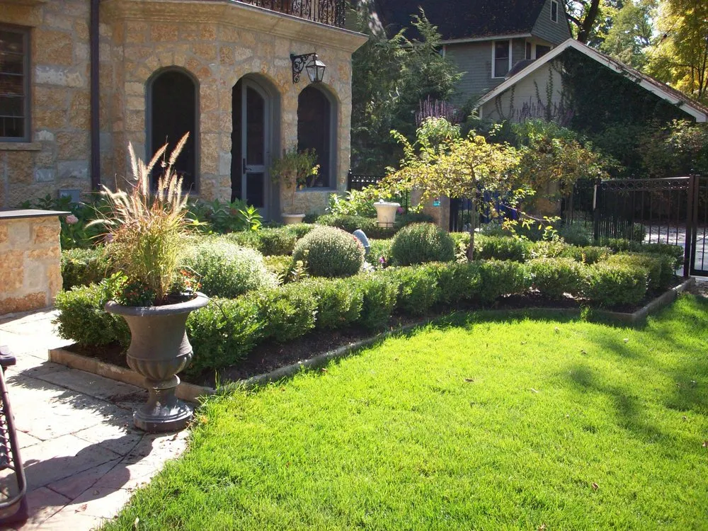 Affordable garden landscaping in Downers Grove, IL - Green Grass
