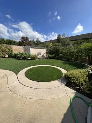 Green Grass Landscaping & Trimming Logo