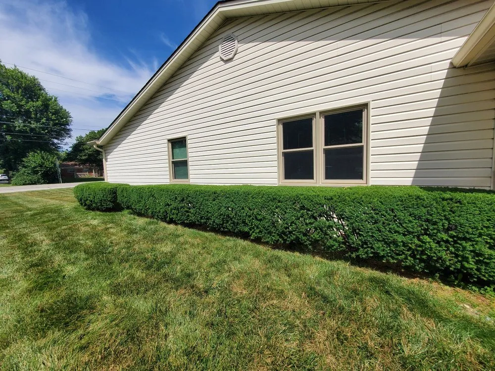 Top-rated lawn mowing service experts serving Greenfield, IN - Green Grass Landscaping