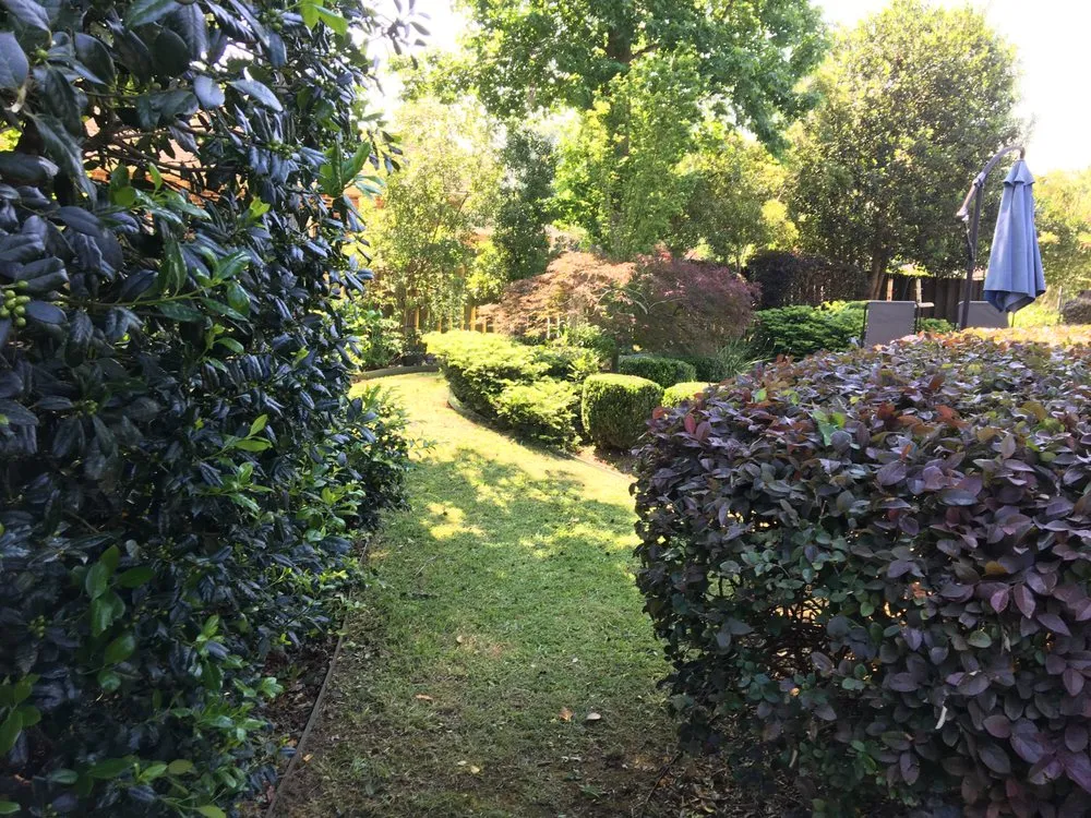 Custom lawn care service with custom design in Tallahassee, FL by Green Grass Lawn Service