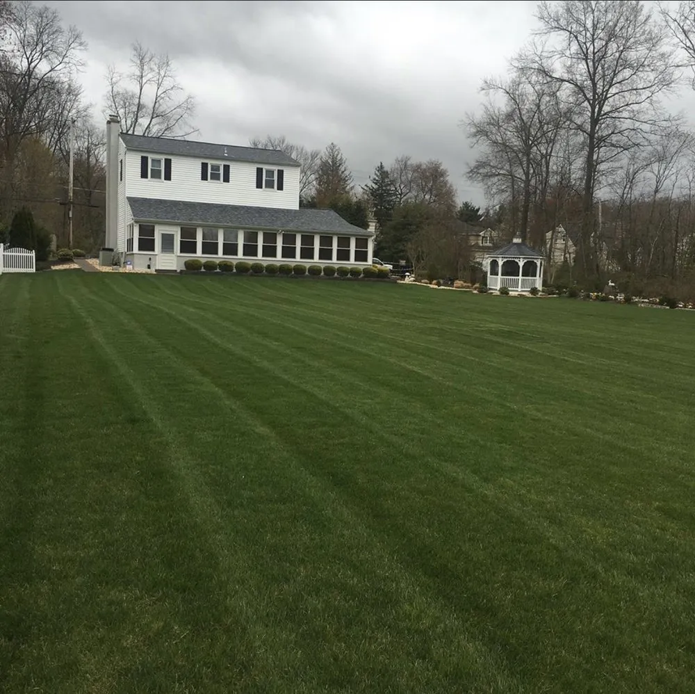 Professional lawn mowing service experts serving Telford, PA - Green Grass Lawncare