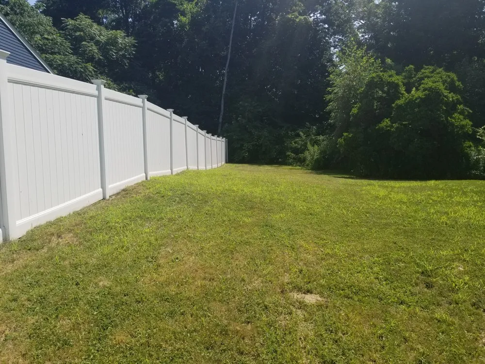 Local yard cleanup service for homes in Pawtucket, RI by Green Groomers