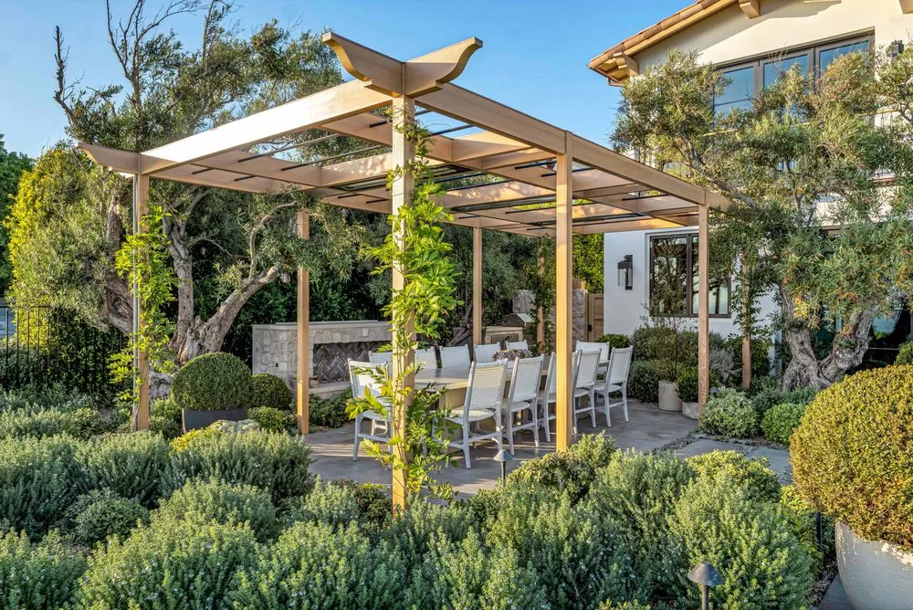 Professional lawn mowing service for beautiful yards across Los Angeles, CA - Green Grounds Landscape Services