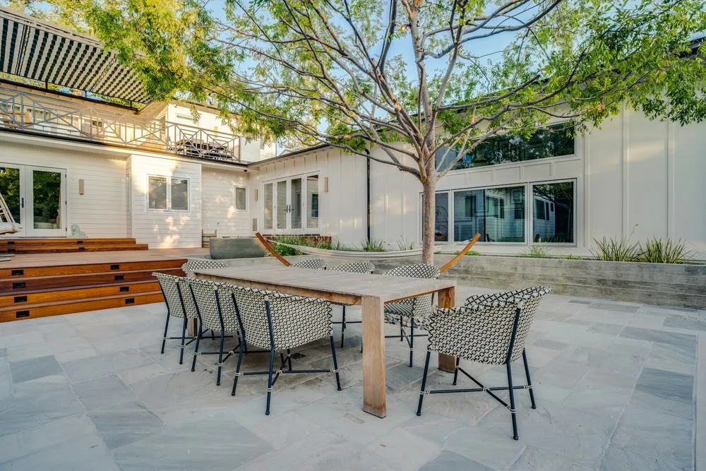 Expert outdoor landscaping experts serving Los Angeles, CA - Green Grounds Landscape Services