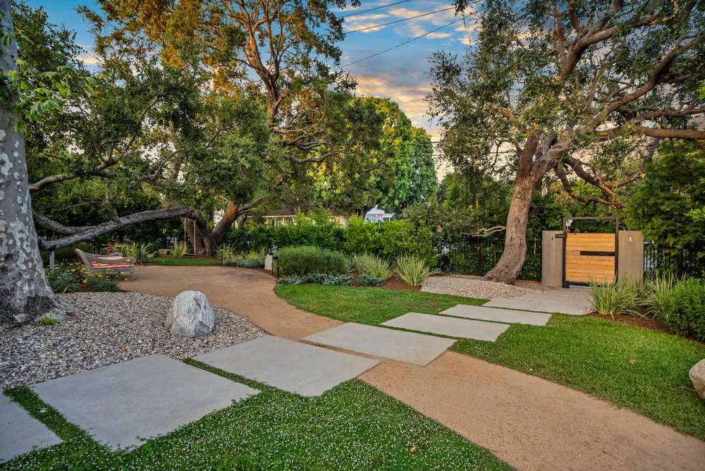 Custom yard cleanup service in Los Angeles, CA - Green Grounds Landscape Services