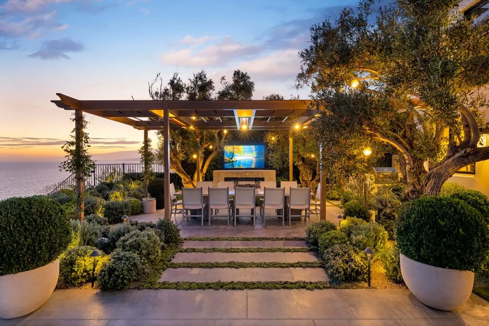 Expert garden landscaping for year-round maintenance in Los Angeles, CA by Green Grounds Landscape Services