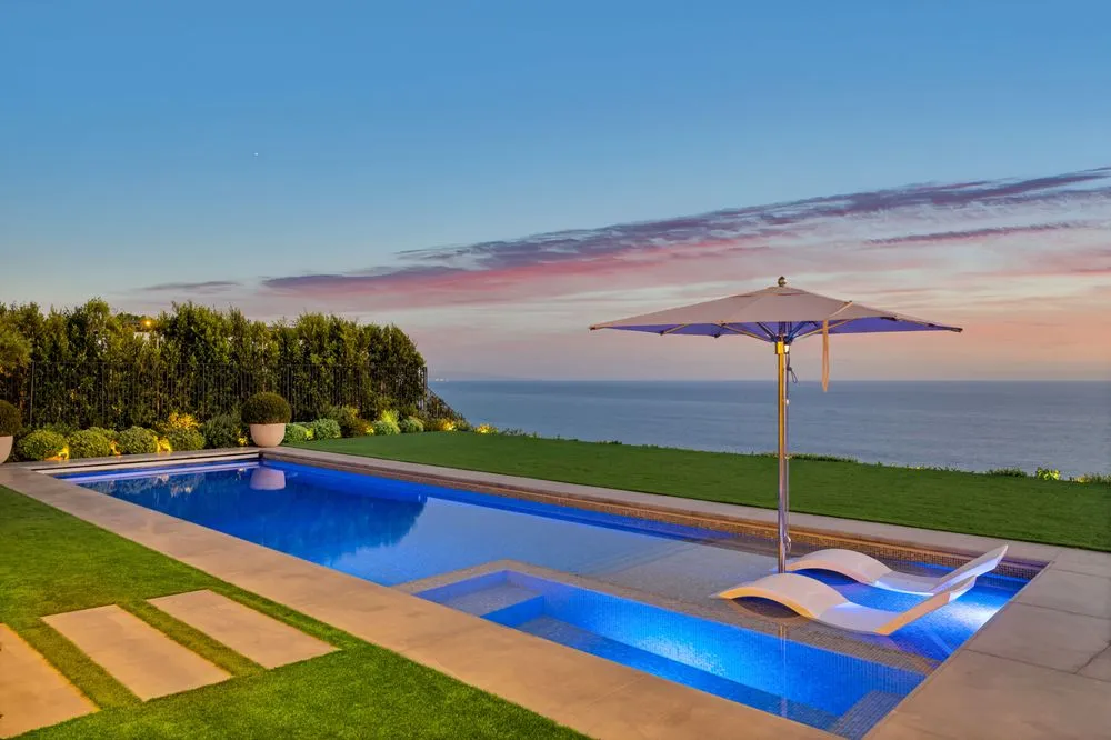 Custom landscaping services experts serving Los Angeles, CA - Green Grounds Landscape Services