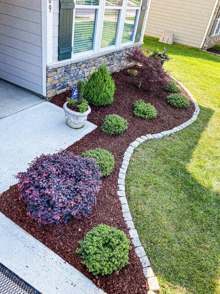 Professional landscaping services experts serving Charlotte, NC - Green Grounds Landscaping