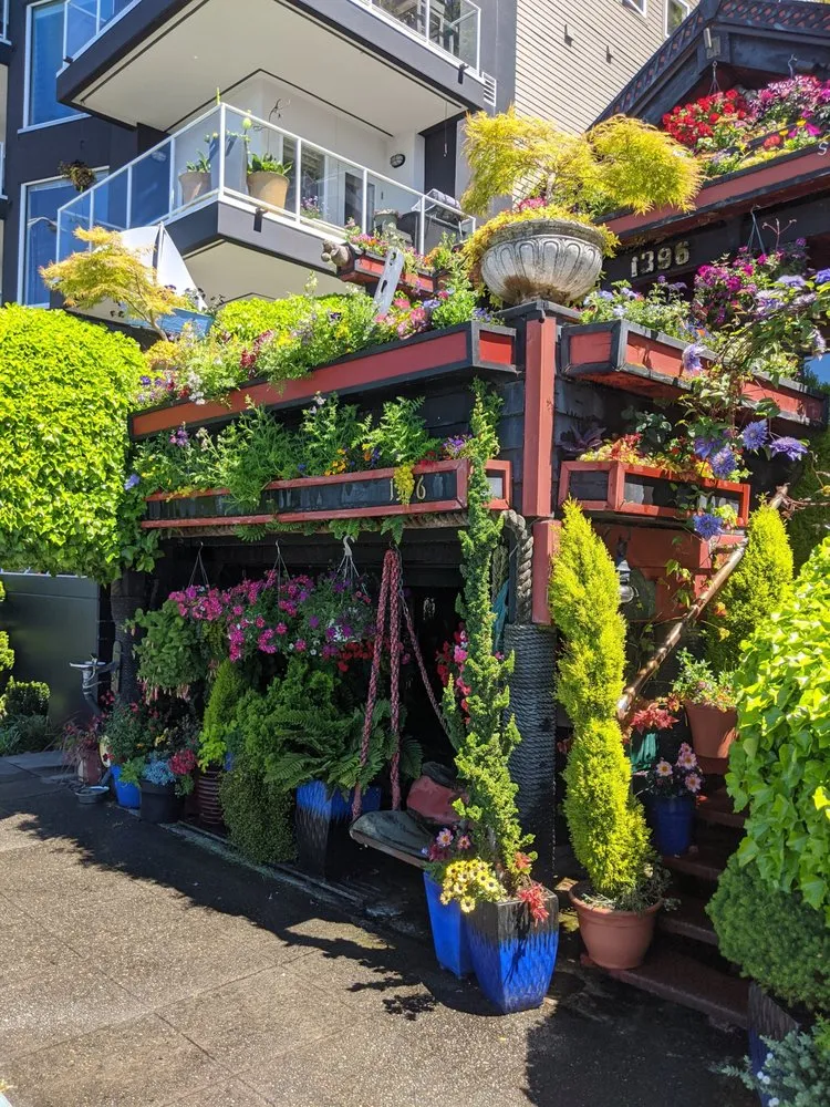 Expert lawn mowing service experts serving Seattle, WA - Green Guys - Seattle