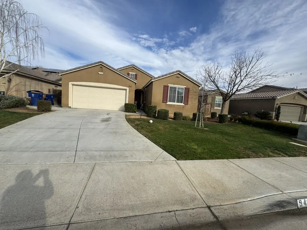 Custom outdoor landscaping for beautiful yards across Bakersfield, CA - Green Haven Gardening Services