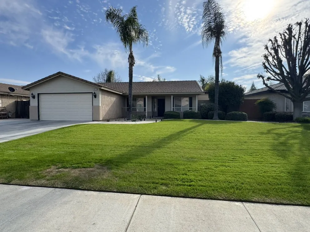 Expert yard maintenance for beautiful yards across Bakersfield, CA - Green Haven Gardening Services