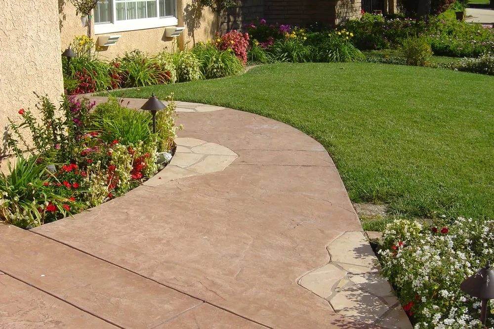 Reliable lawn care service in Thousand Oaks, CA by Green Horizon Landscaping