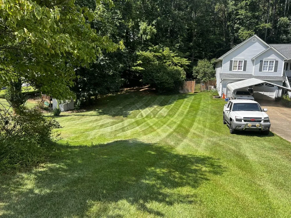 Affordable yard maintenance for residential properties in Acworth, GA by Green Horizons Exterior and Landscaping Service