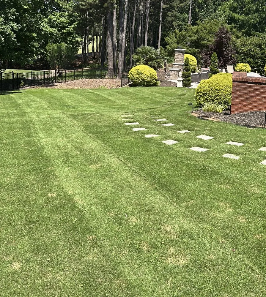 Custom lawn care service in Fairburn, GA by Green Image Scapes
