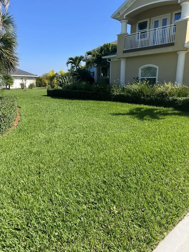 Custom landscape installation in Vero Beach, FL by Green Island Lawn & Pest
