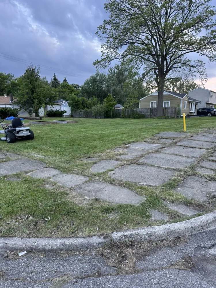 Custom outdoor landscaping in Pontiac, MI - Green Kingdom