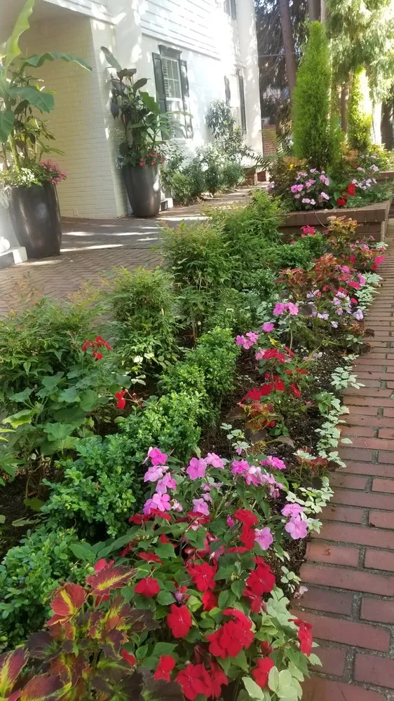 Trusted garden landscaping in Kirkland, WA - Green Knight Landscape