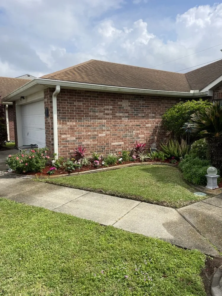 Local lawn mowing service in Gretna, LA by Green Land Nola