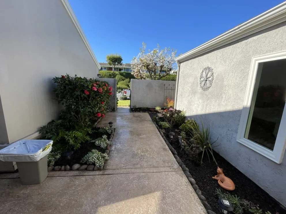 Custom lawn care service experts serving Santa Ana, CA - Green Land