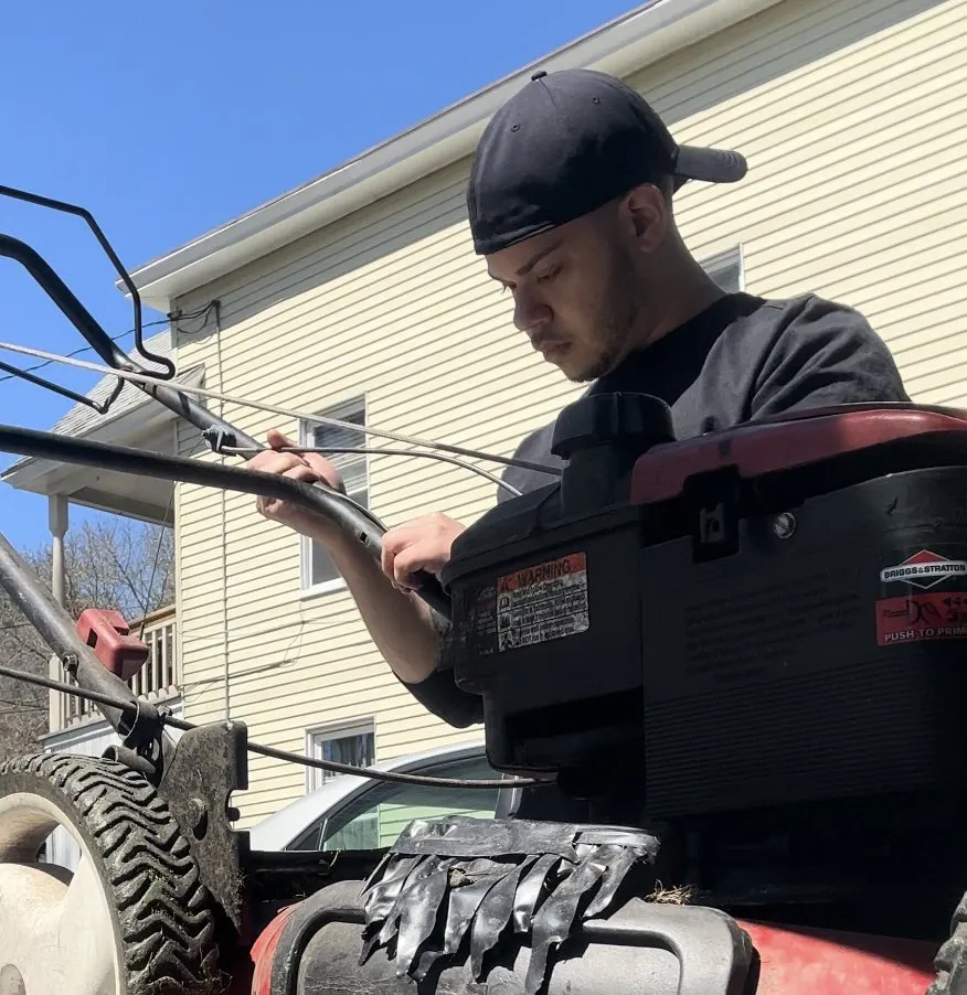 Affordable yard maintenance in Bridgeport, CT by Green Lands