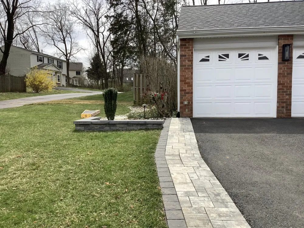 Professional lawn mowing service experts serving Alexandria, VA - Green Landscape