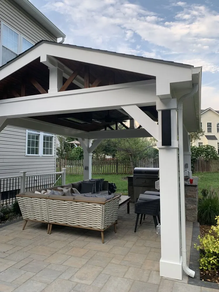 Top-rated yard maintenance near you in Alexandria, VA by Green Landscape