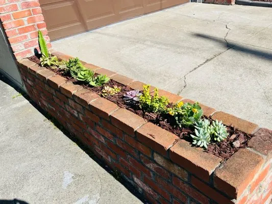 Green Landscape Construction Logo