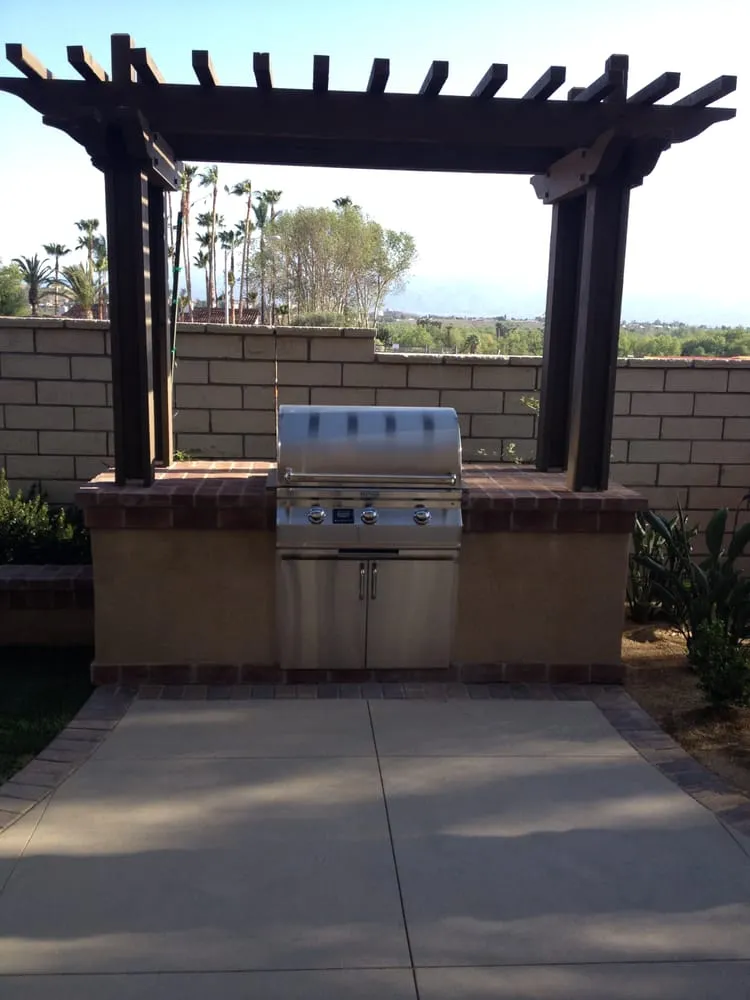 Reliable lawn mowing service near you in Corona, CA by Green Landscape