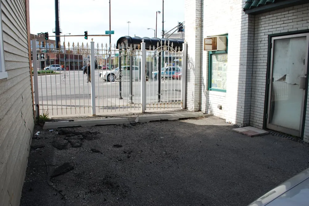 Expert lawn care service experts serving Chicago, IL - Green Landscape Solutions