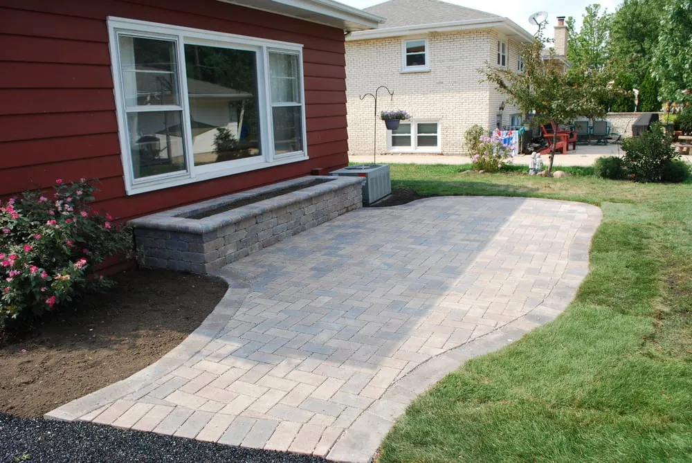 Affordable lawn care service for beautiful yards across Chicago, IL - Green Landscape Solutions