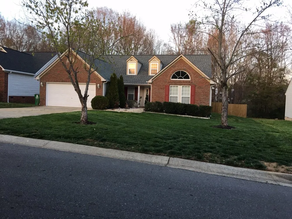 Custom lawn mowing service for homes across Charlotte, NC - Green Landscaping