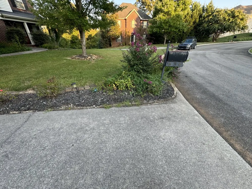 Local yard maintenance in Knoxville, TN by Green Lane Lawn Service