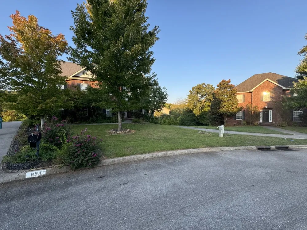 Professional lawn care service in Knoxville, TN by Green Lane Lawn Service