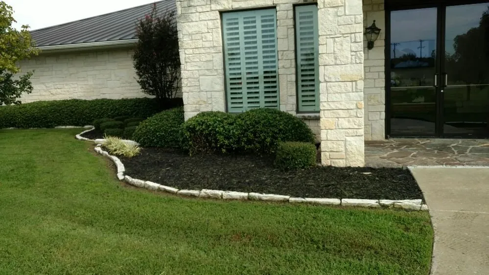 Professional yard cleanup service in Paris, TX by Green Lawn and Landscape