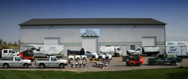 Green Lawn Care & Landscape Logo