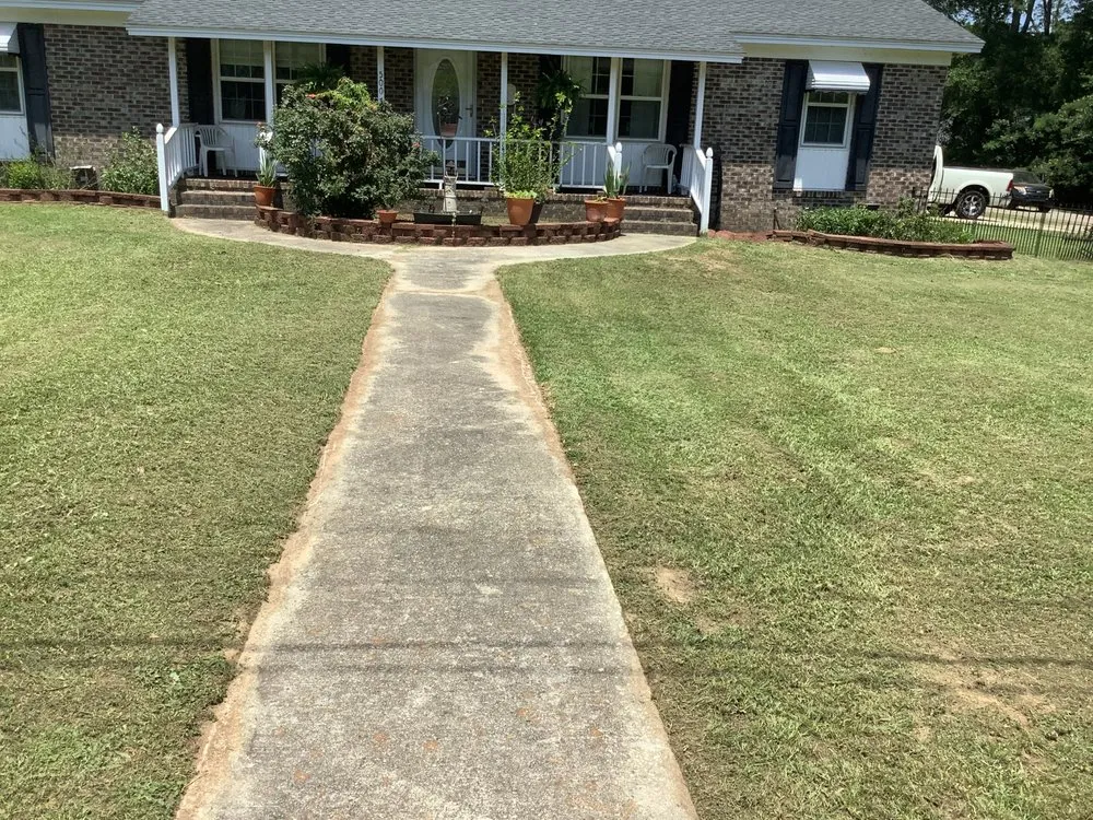 Affordable yard maintenance experts serving Clio, SC - Green Lawn Care