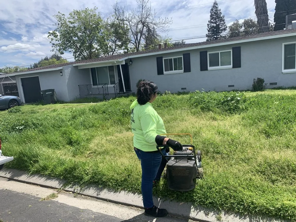 Professional yard cleanup service in Stockton, CA - Green Lawn Care