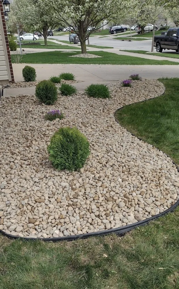 Expert residential landscaping experts serving Fort Wayne, IN - Green Lawn Landscape & Lawncare