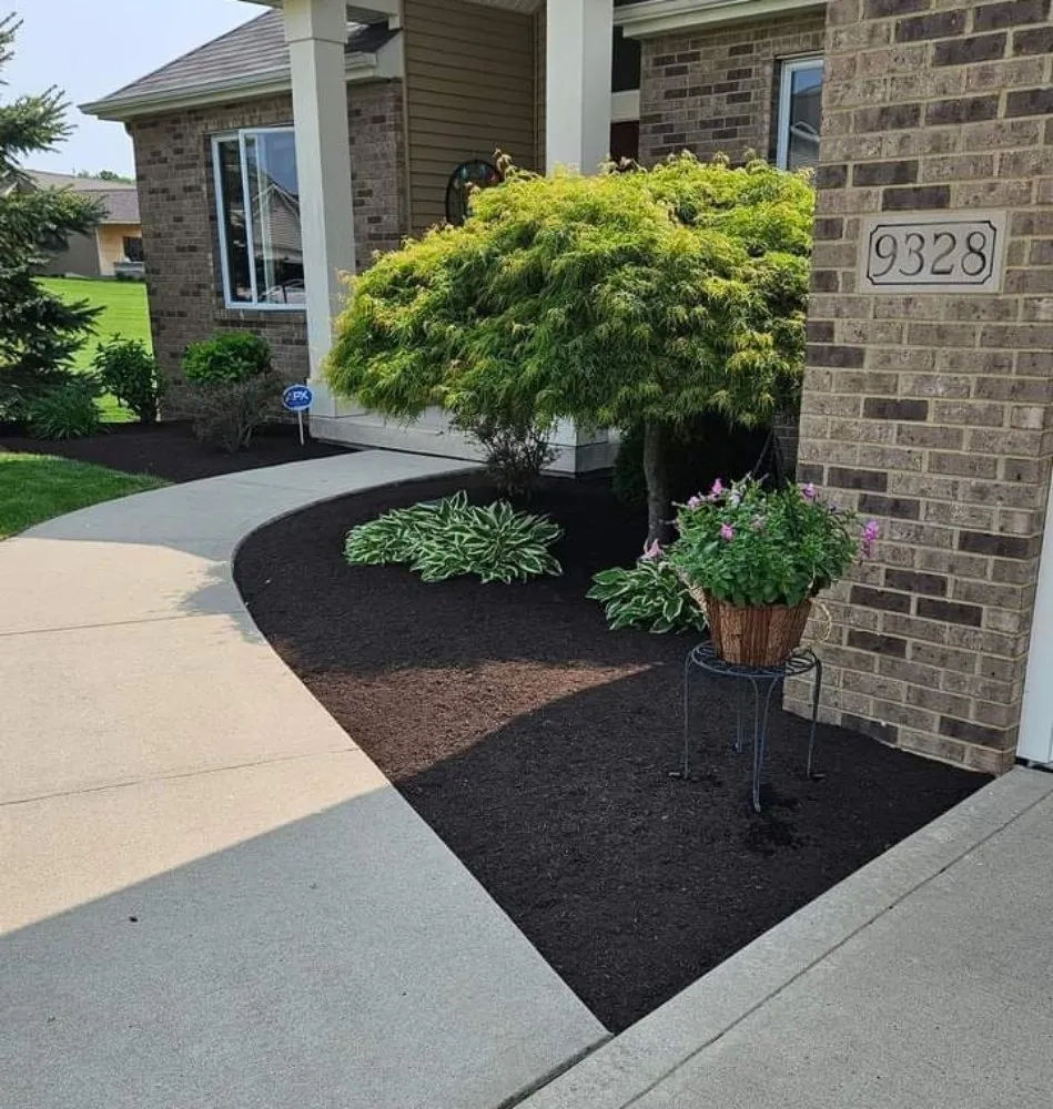 Custom landscaping services in Fort Wayne, IN - Green Lawn Landscape & Lawncare