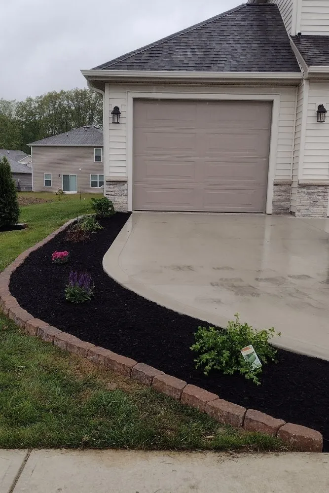Trusted garden landscaping near you in Fort Wayne, IN by Green Lawn Landscape & Lawncare