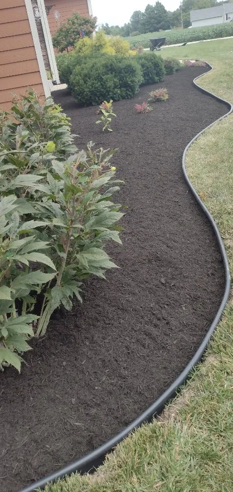 Reliable yard cleanup service in Fort Wayne, IN by Green Lawn Landscape & Lawncare