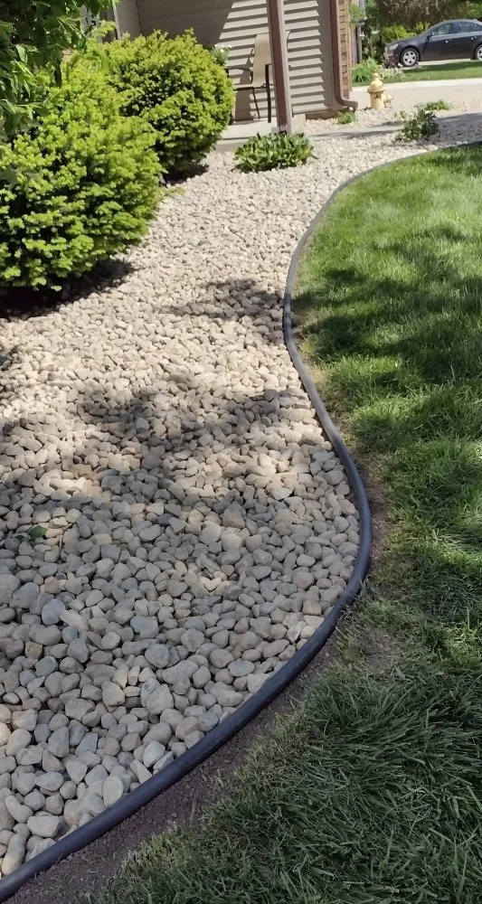 Professional yard cleanup service in Fort Wayne, IN - Green Lawn Landscape & Lawncare
