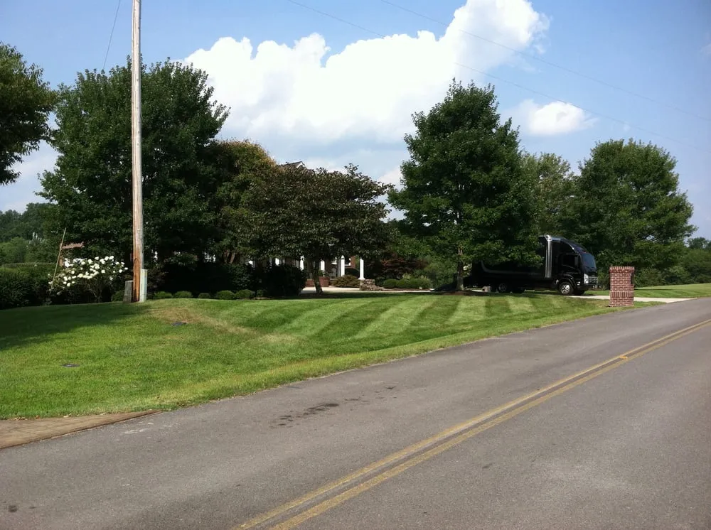Affordable yard maintenance for beautiful yards in Cleveland, TN by Green Lawn Service