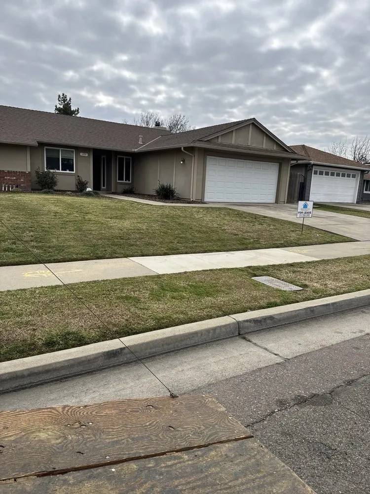 Custom garden landscaping for year-round maintenance in Woodlake, CA by Green Lawn Service