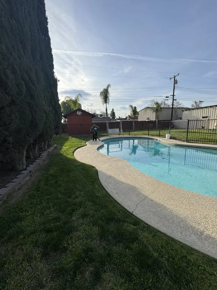 Expert lawn care service for year-round maintenance in Woodlake, CA by Green Lawn Service