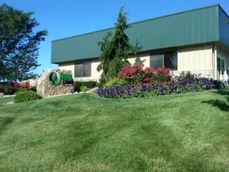 Affordable landscaping services experts serving Shawnee, KS - Green Lawn