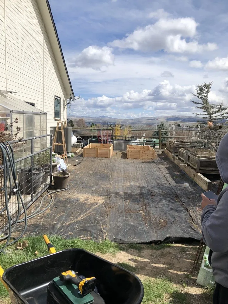 Custom outdoor landscaping in Yakima, WA - Green Lawn