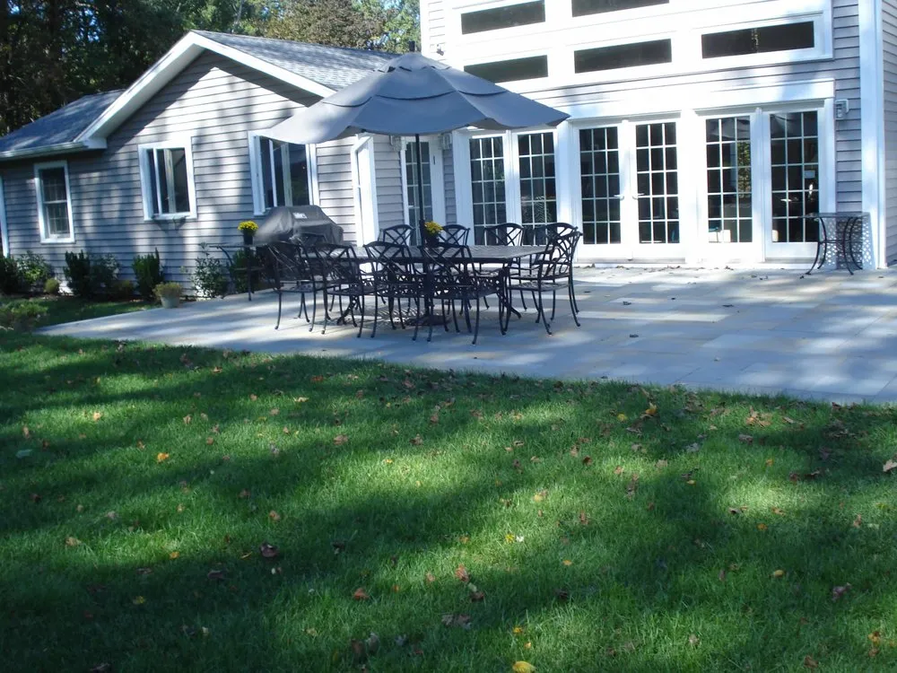 Custom lawn mowing service in Spring Valley, NY by Green Lawns