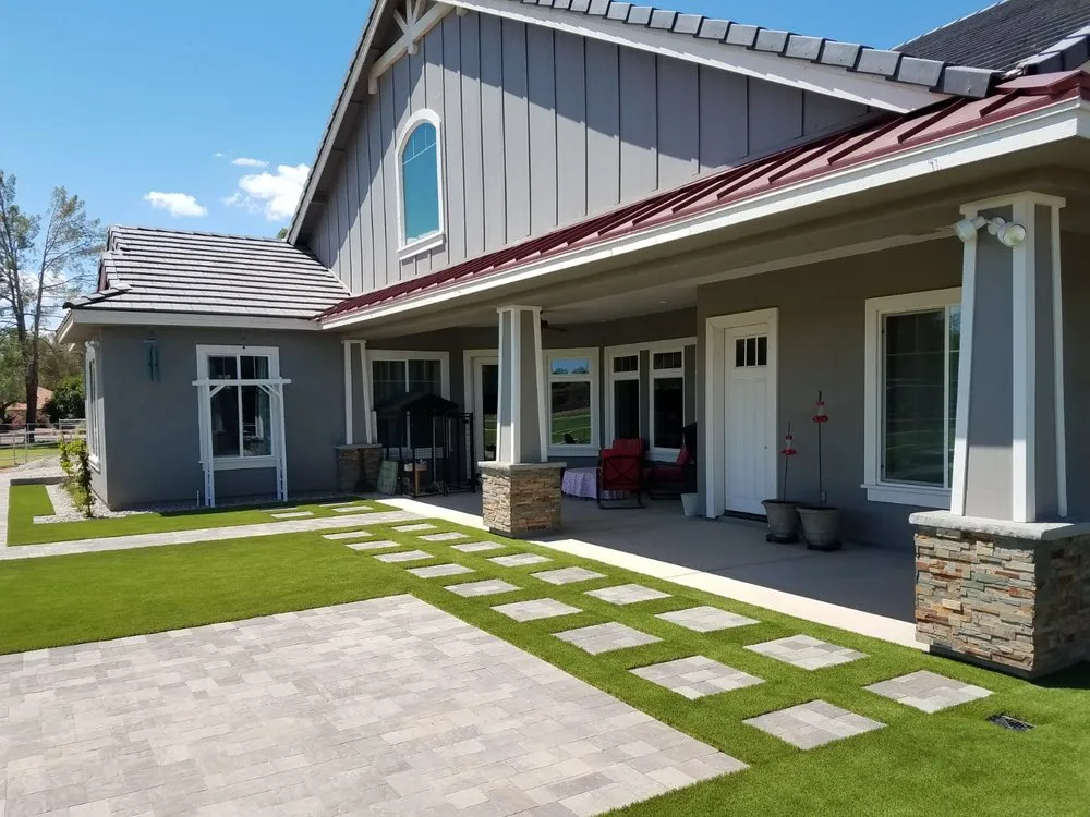 Professional lawn care service experts serving Phoenix, AZ - Green Leaf Landscape